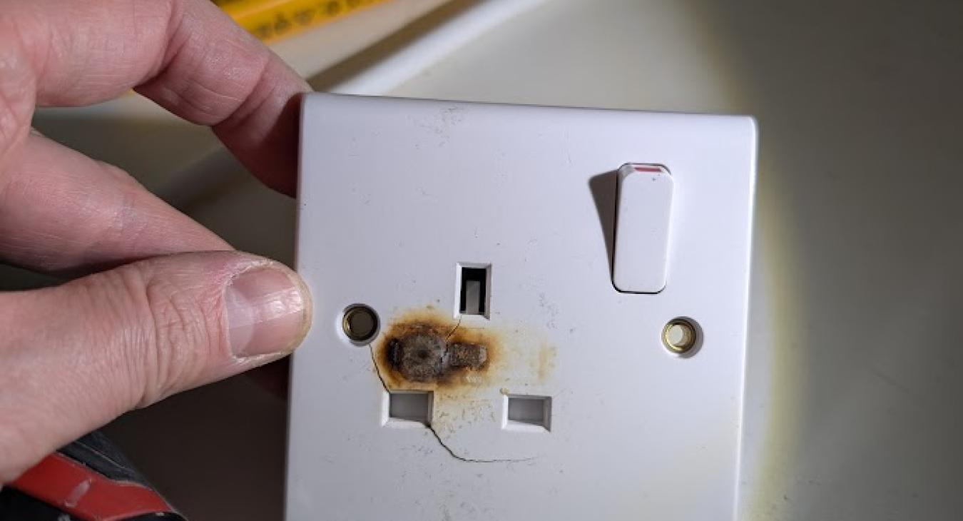 Quality Electrician Bradford – Your Local Small Jobs Electrician 