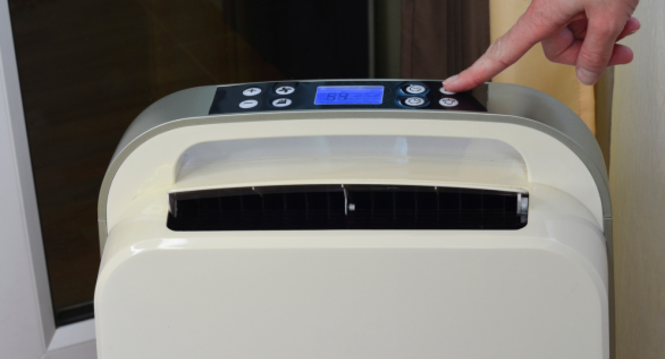 Should You Use a Dehumidifier in a Bathroom or En‑Suite?