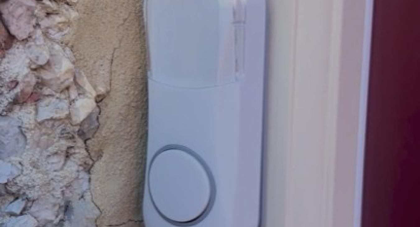 Wireless and battery-free doorbell installation in Little Gomersal